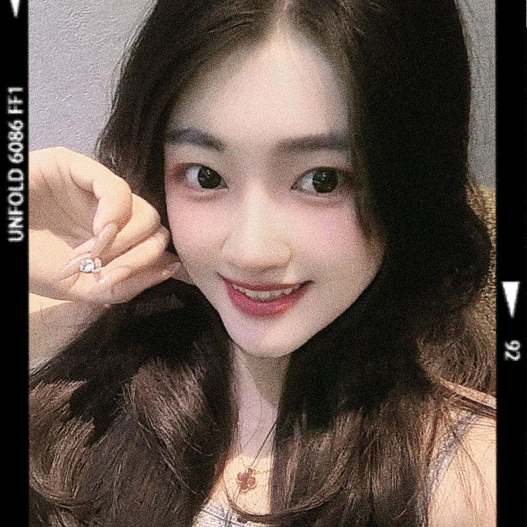 美人一笑。
