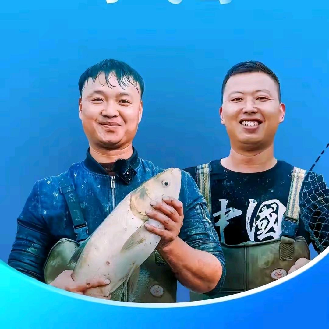 小飞哥大表哥抓鱼