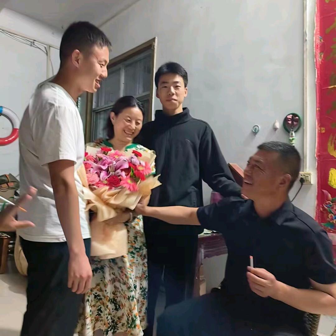 🌻家和万事兴🌻