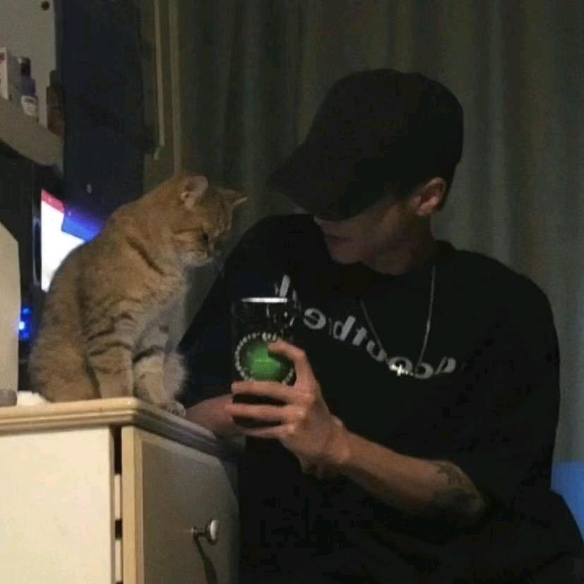 用笑掩饰悲伤🌸～