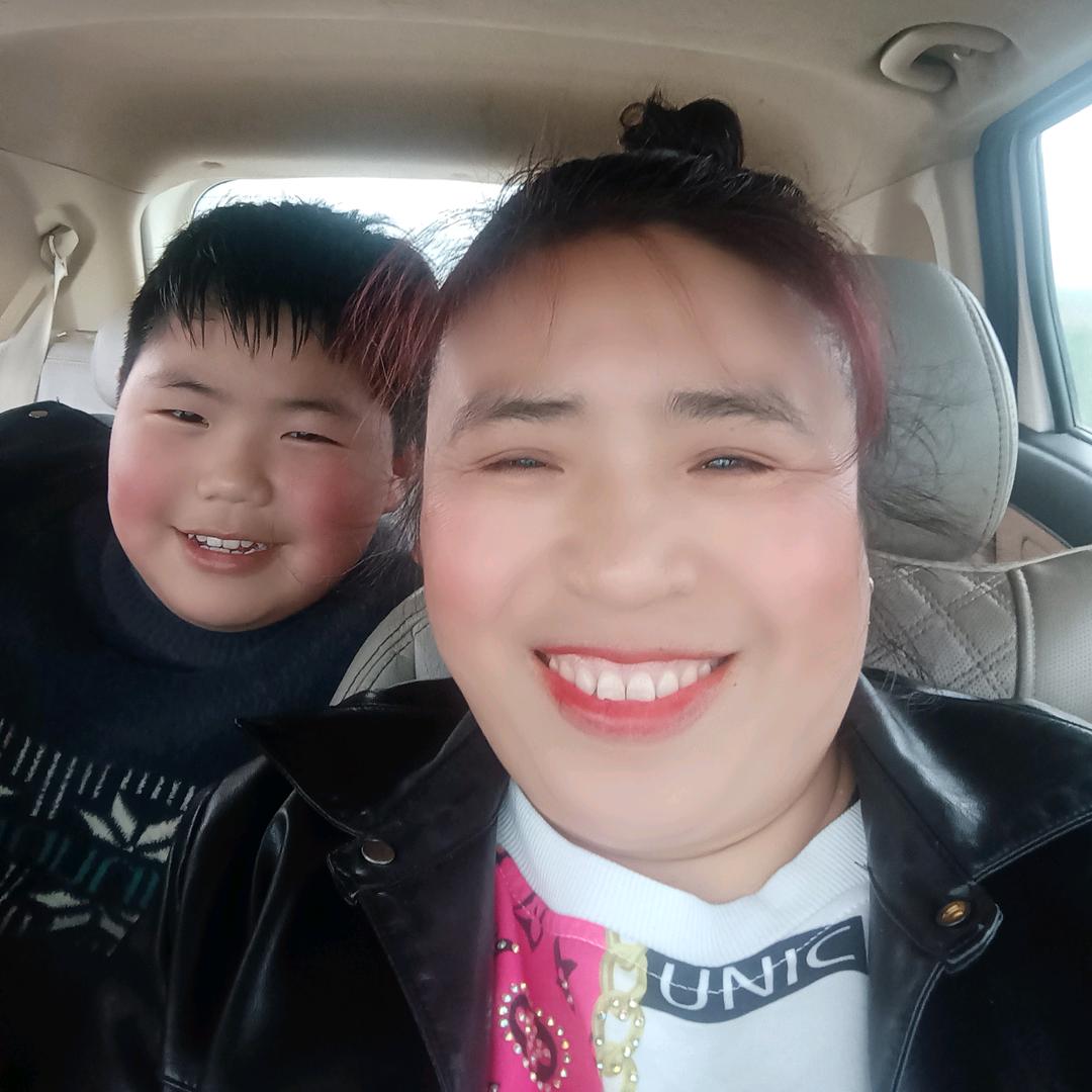 三个宝贝妈妈好幸福