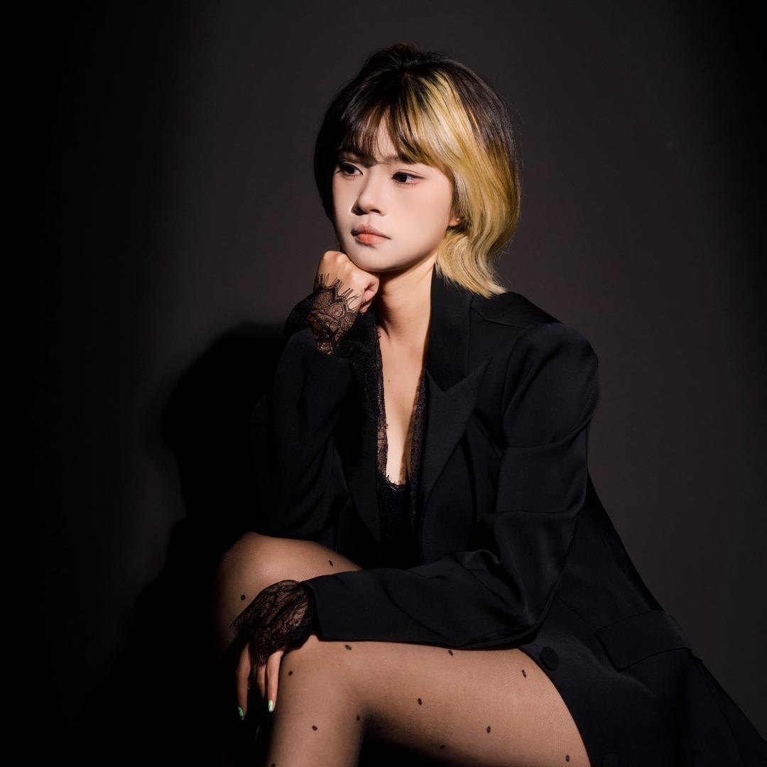 玲丽彩妆美甲培训-琪琪