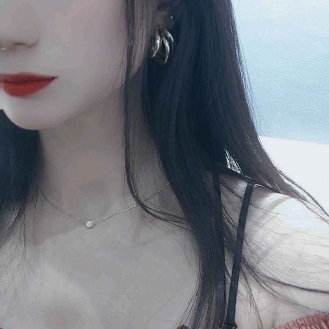 First. 二十朵百合。