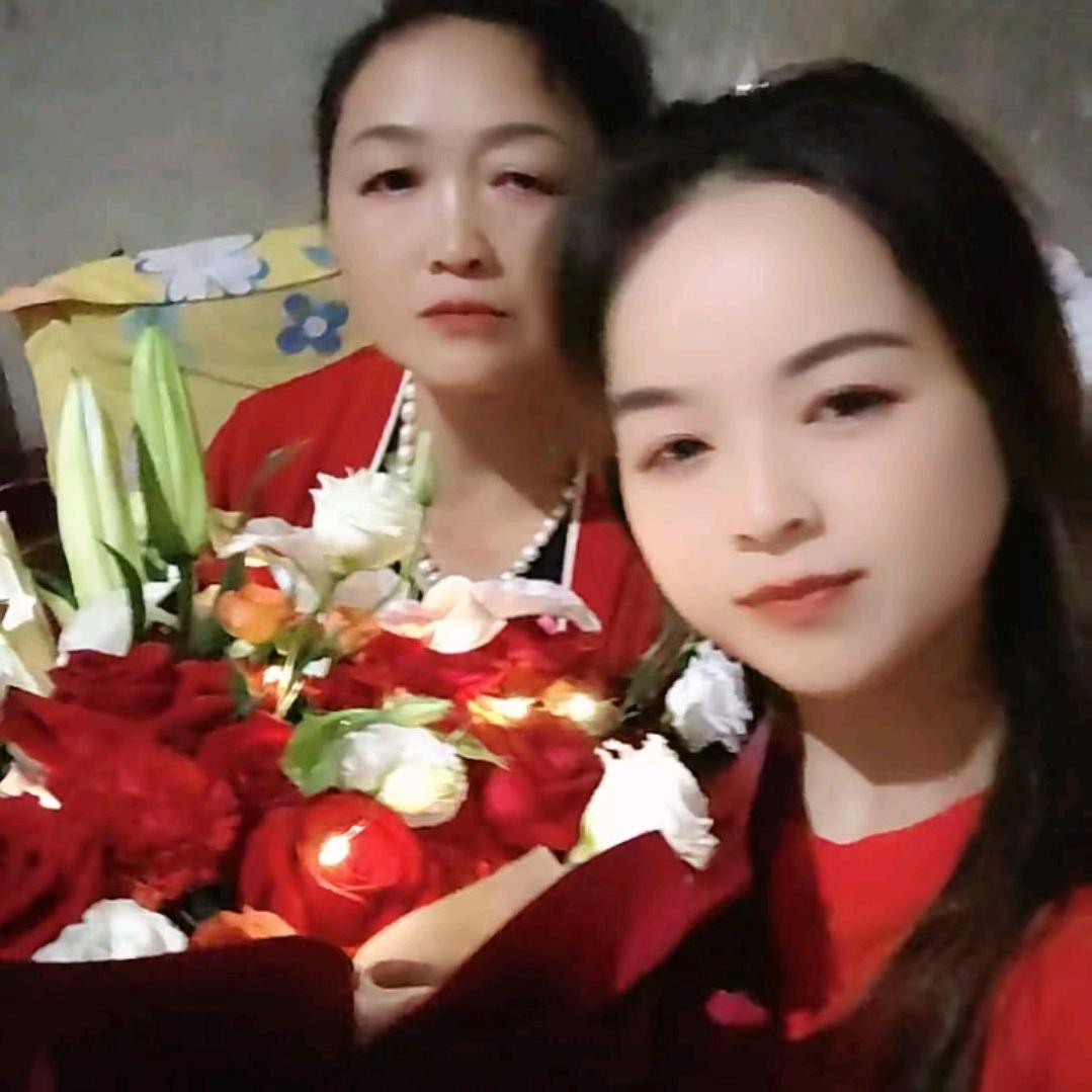 花开在春天🌸.