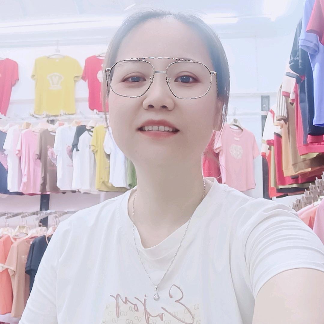 伊衣服装实体批发