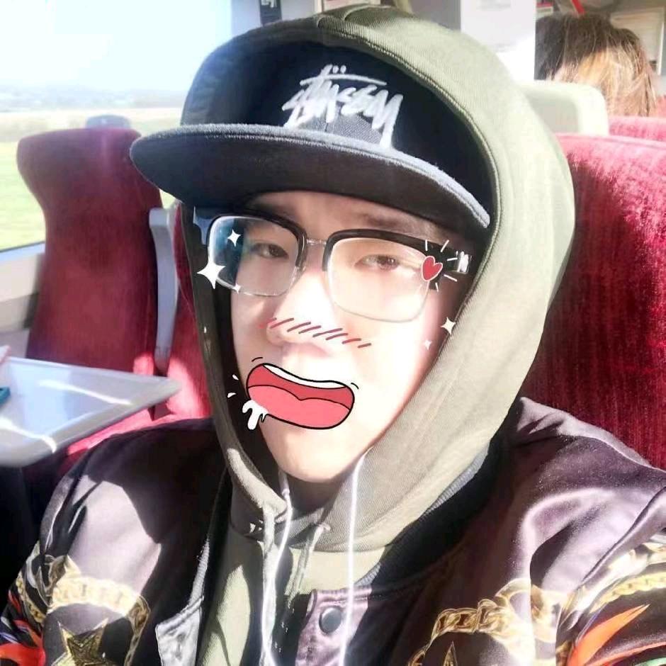 她的脚趾头就像我的阿尔卑斯糖.