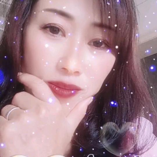 月依秋水。