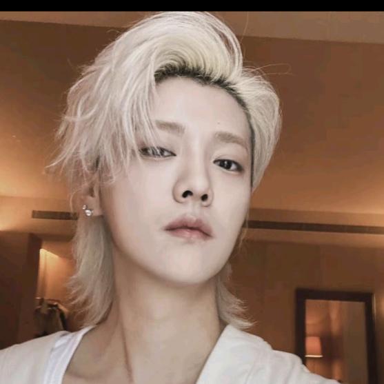 Kris   z