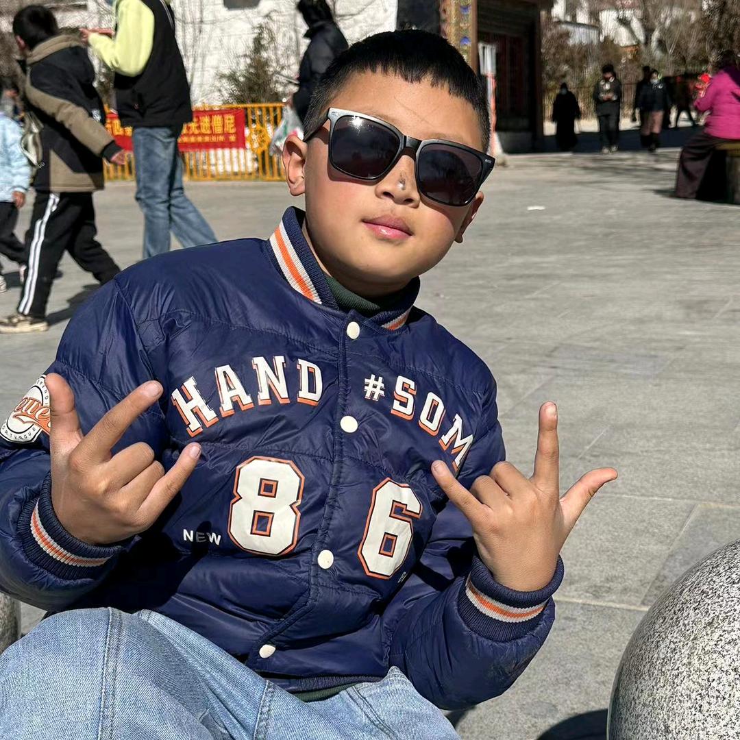 👉可爱的男孩👈