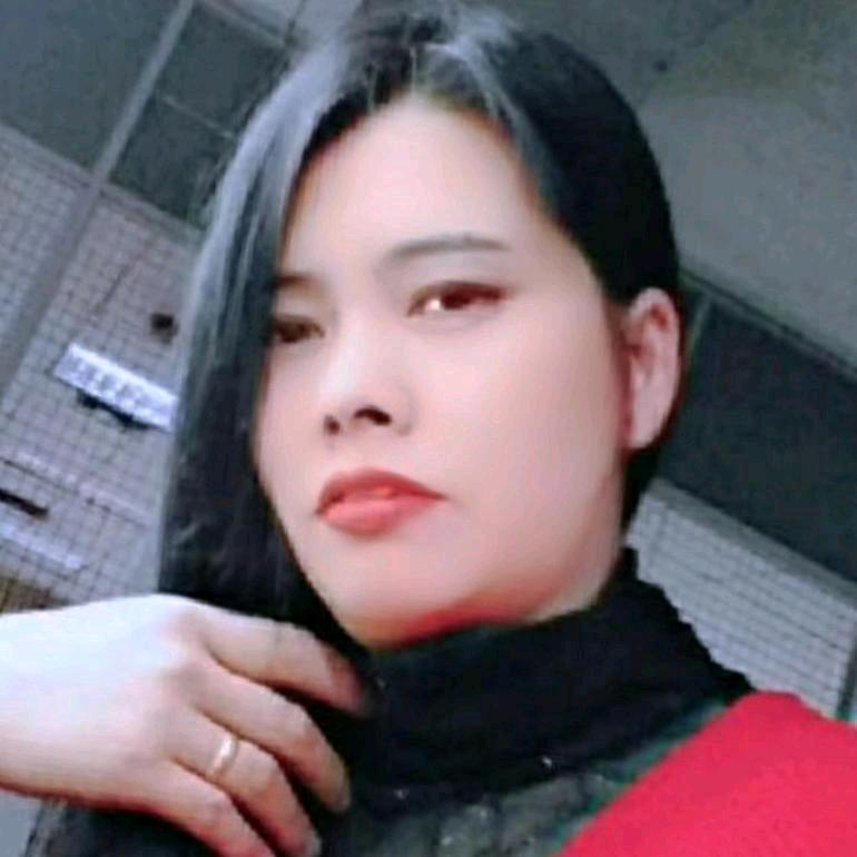 邓英，