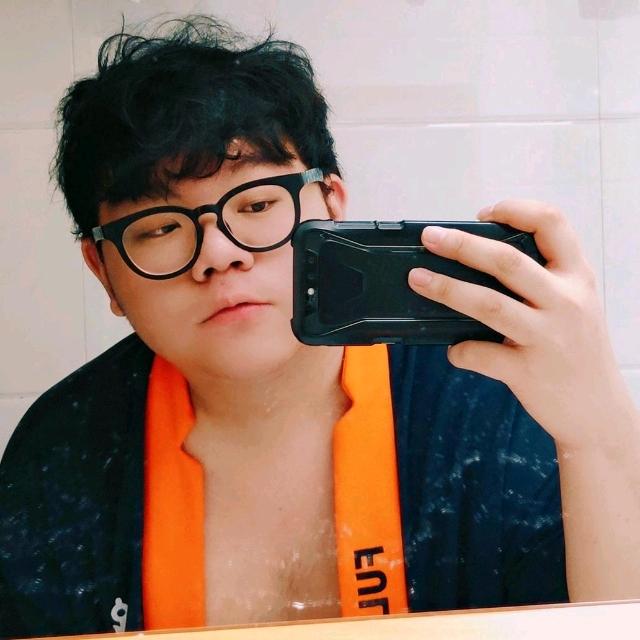 龙小尘龙半仙是也