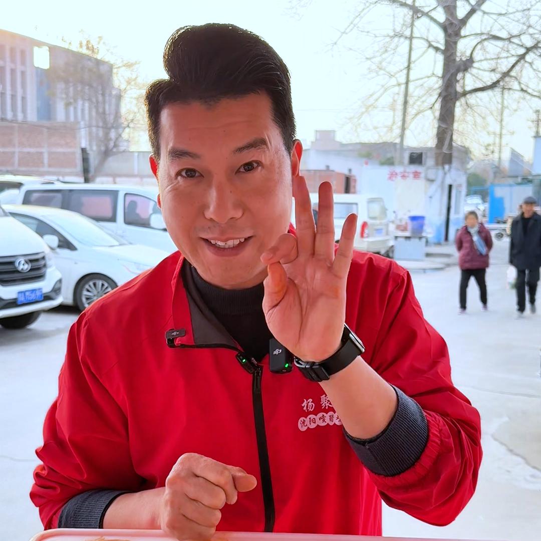 举哥在努力做鸡架（信之诚）