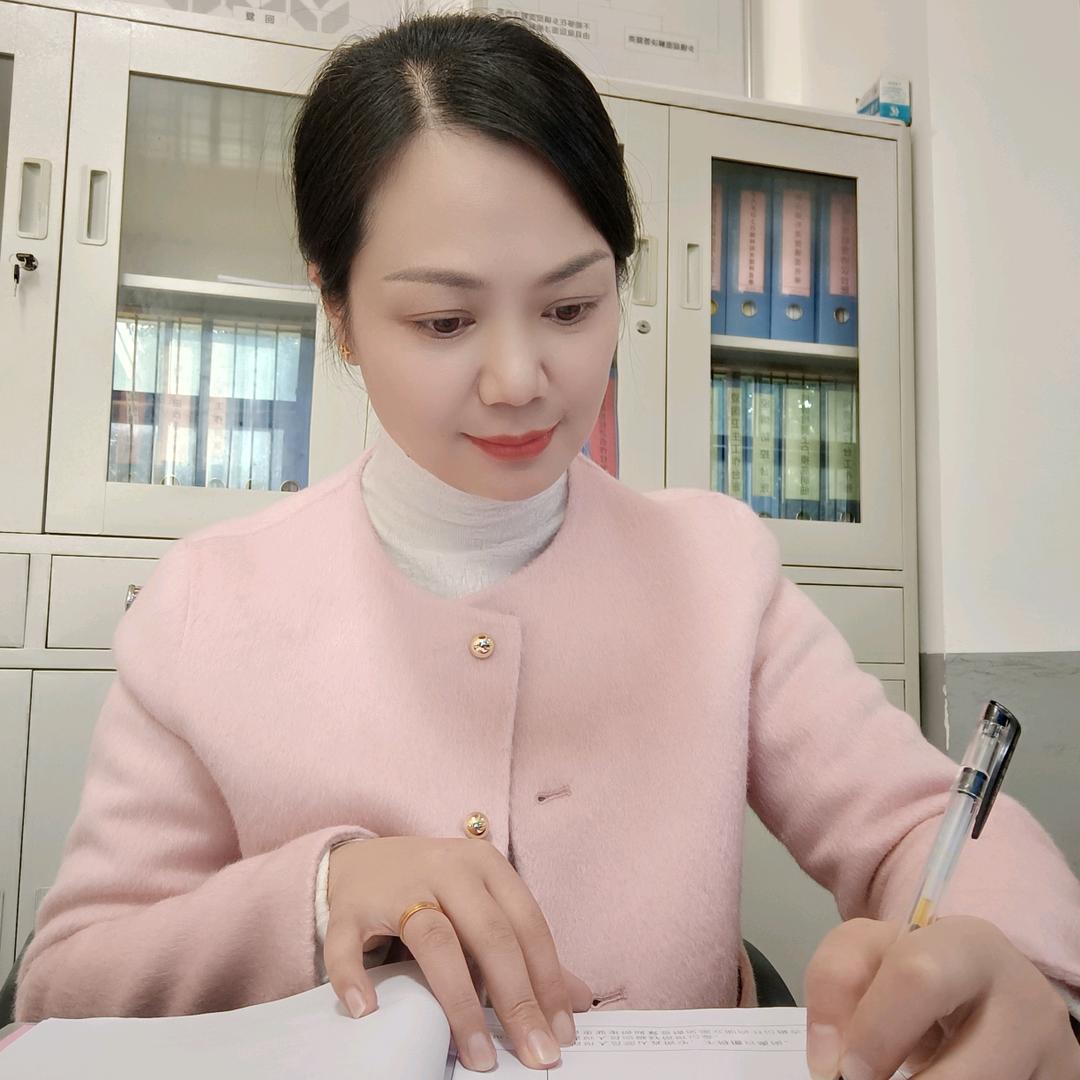 大眼睛的小姑娘