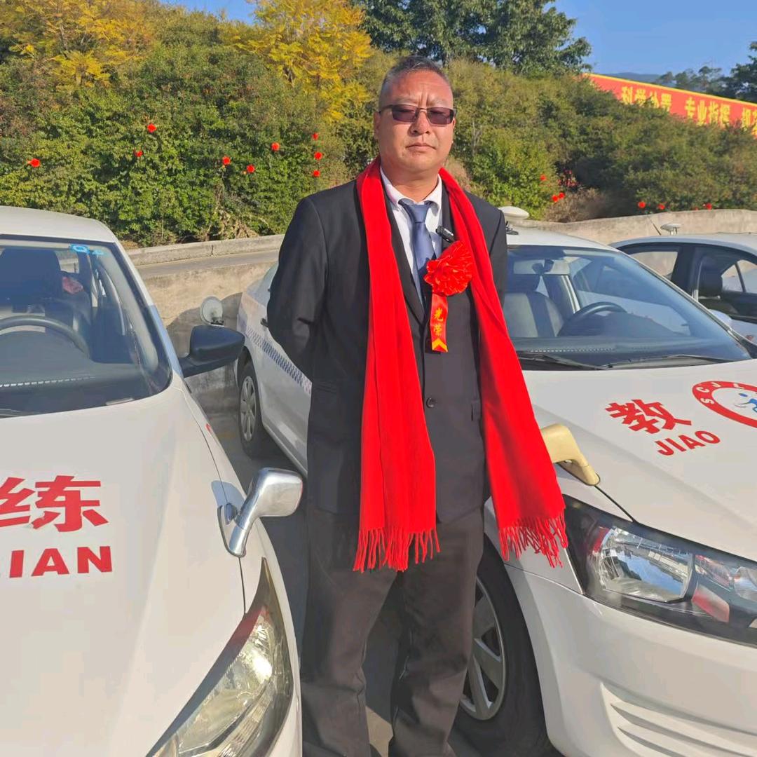 凤凰驾校教练