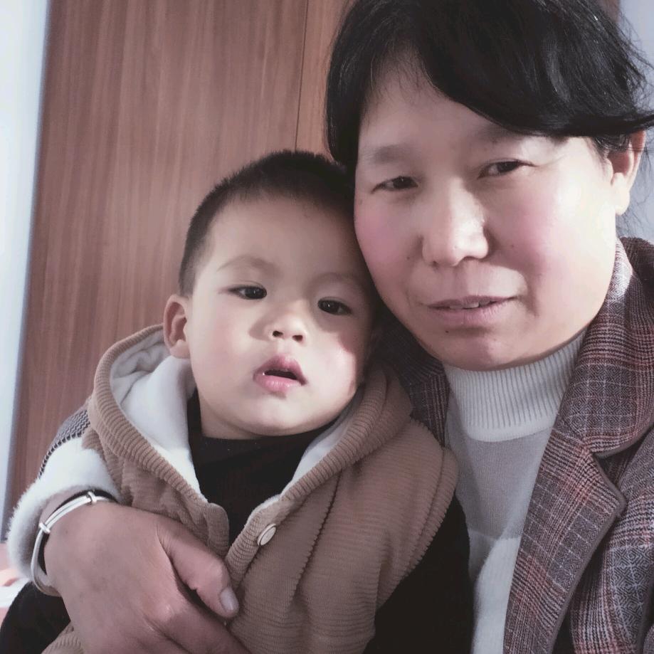 奶奶和孙子的快乐