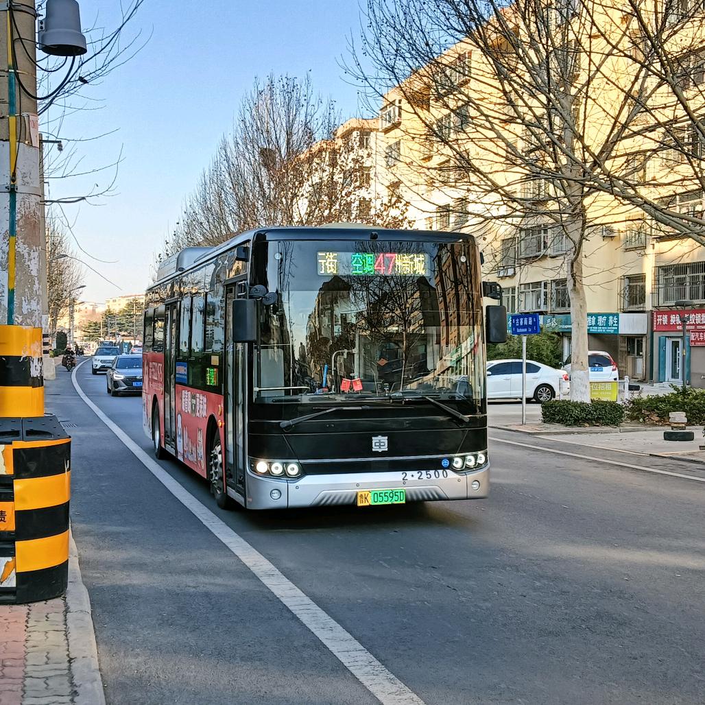 停靠在绿洲新城的2★2500