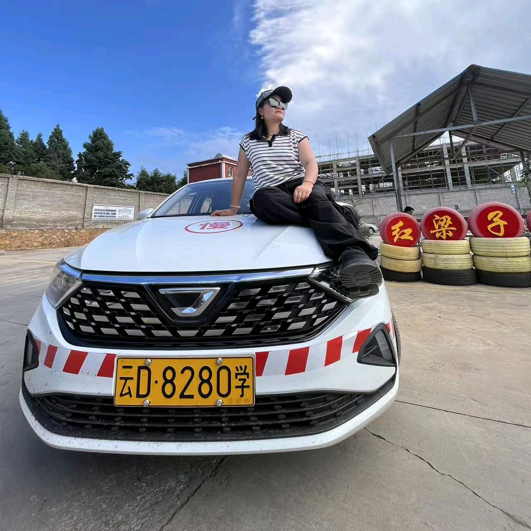 红梁子驾校教练陈姐