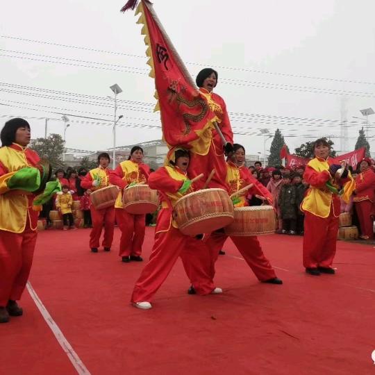 高庙龙腾鼓舞团