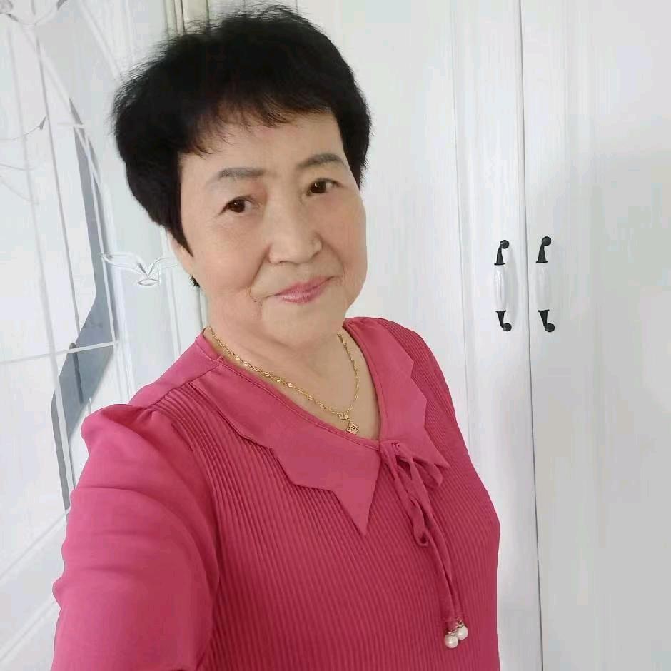 彩玉姐。走路聊天儿创业首播，下午2:40