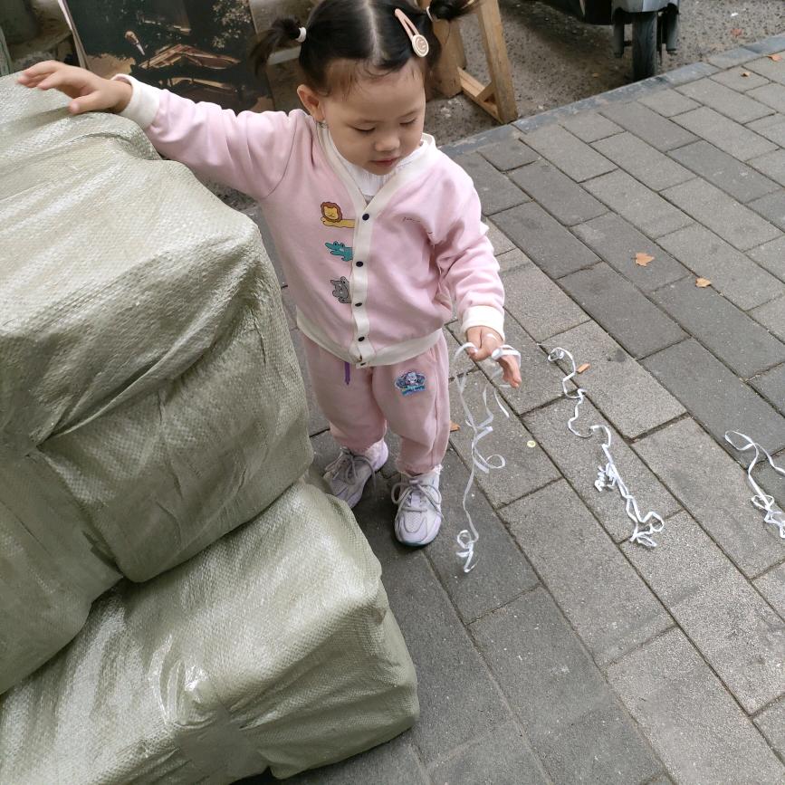 嫣然