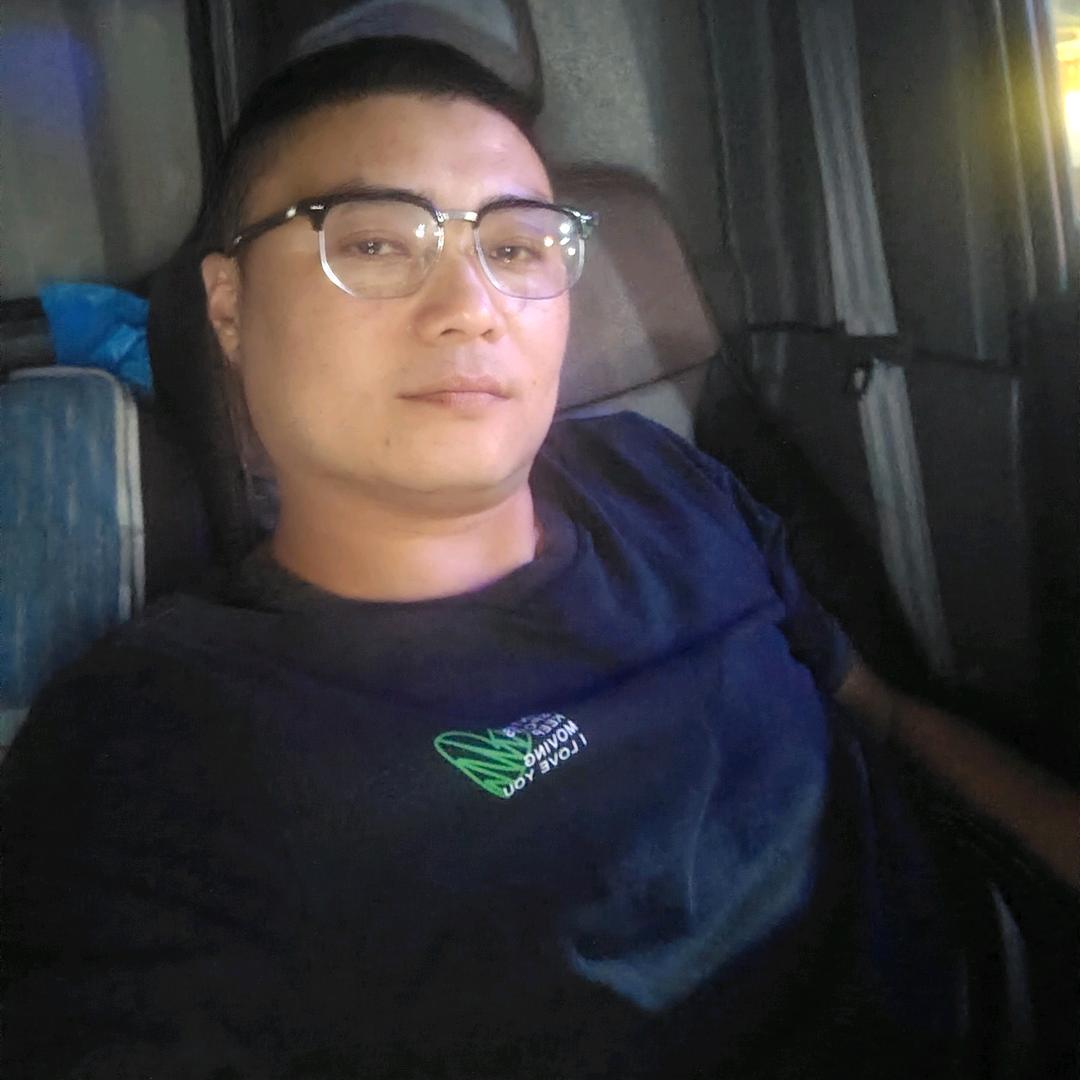 坐在坟前逗鬼笑湘F