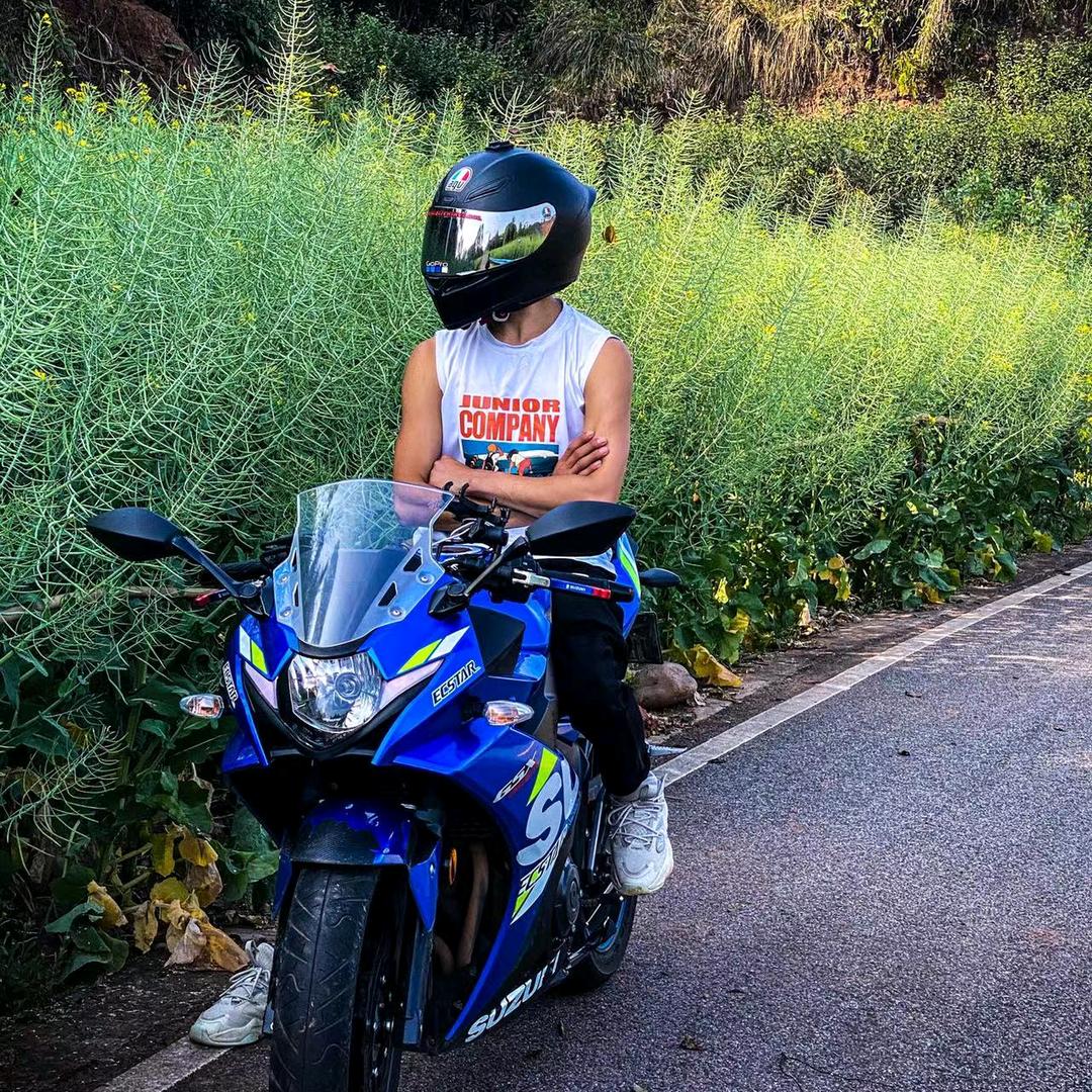 小骚(ง •̀_•́)ง