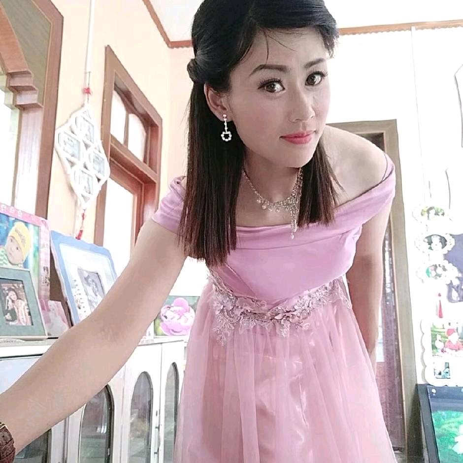 主持人小爱