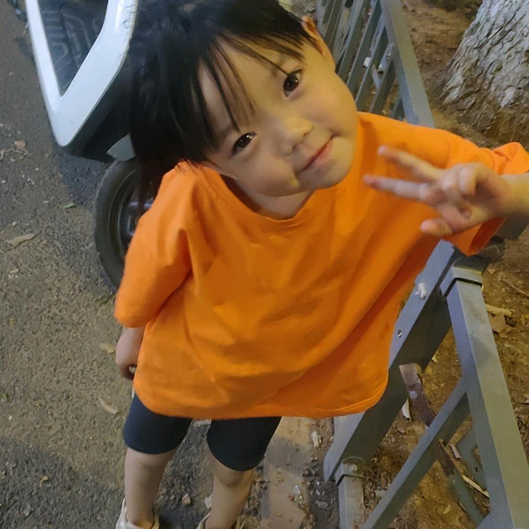 钢蹦**彤彤**
