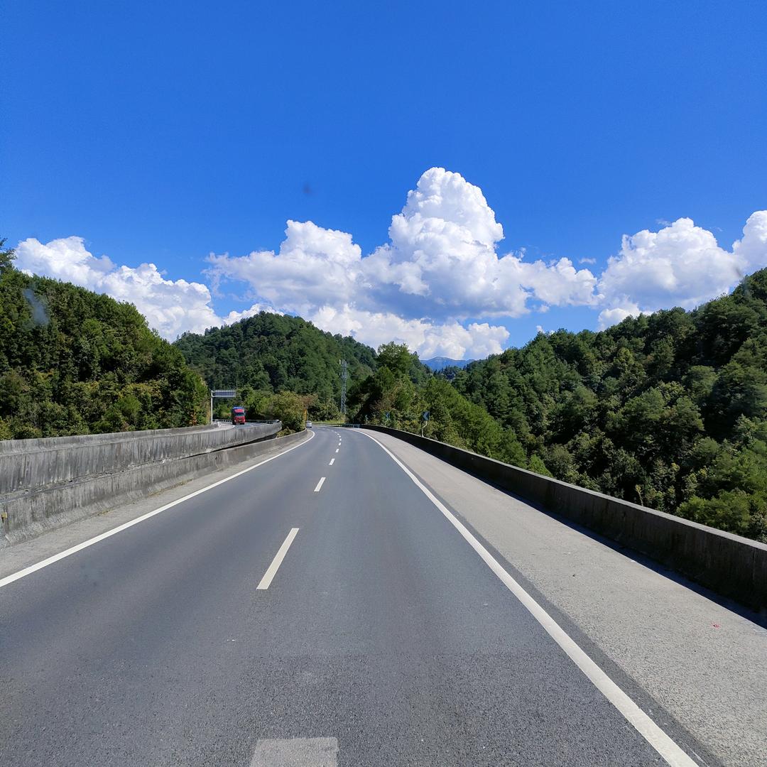 离我近点