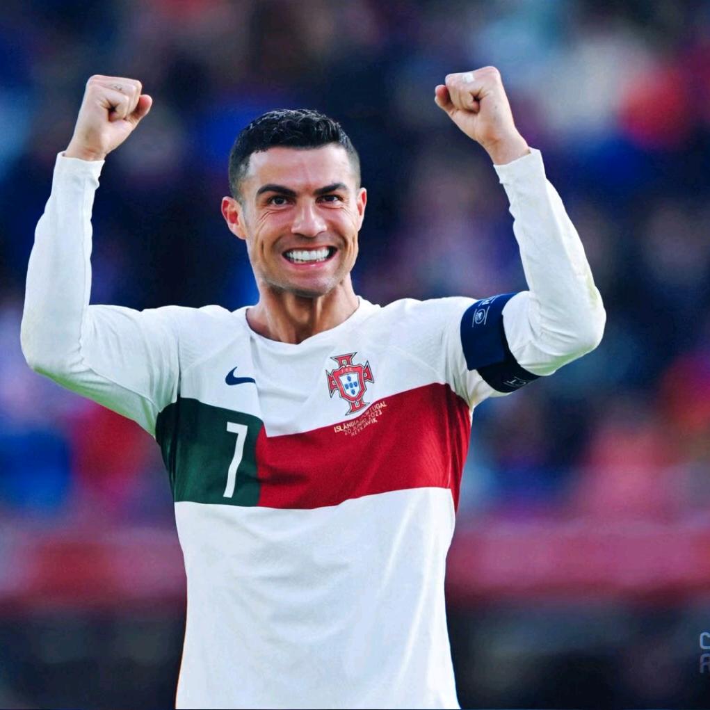 小吴不会左脚踢球