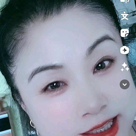 洋溢灿烂