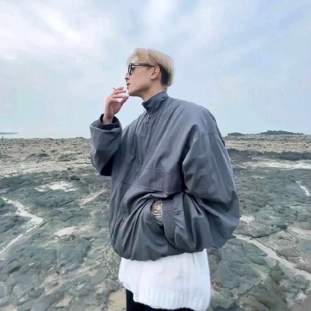 忧郁霸道总裁兜不住屎被护工暴打