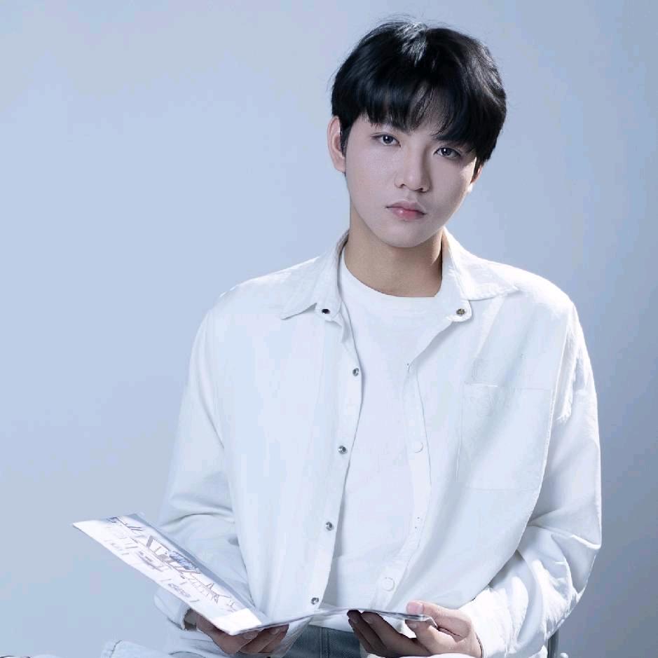 你去找他聊吧。