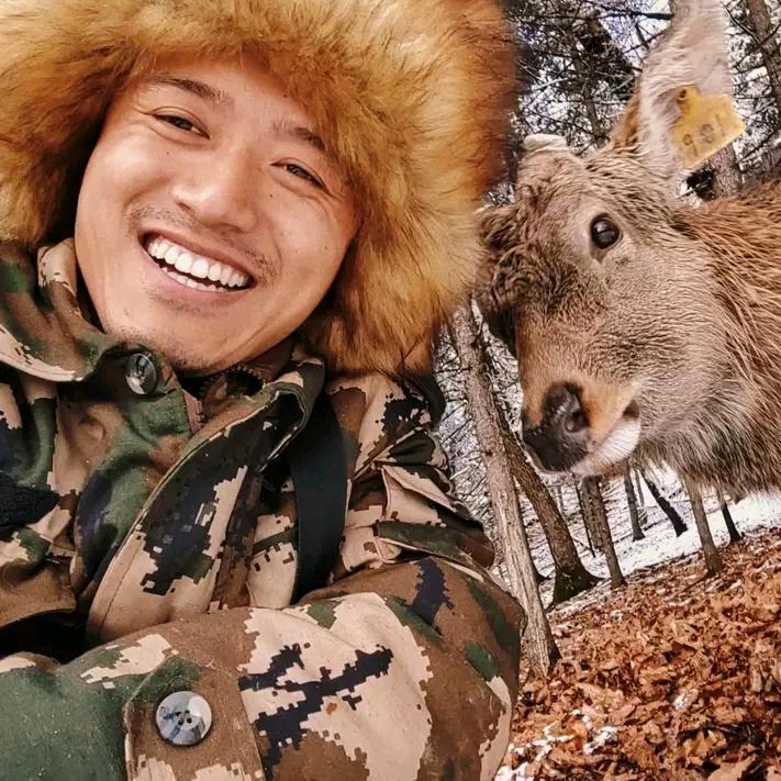 北大荒绿森林放鹿人