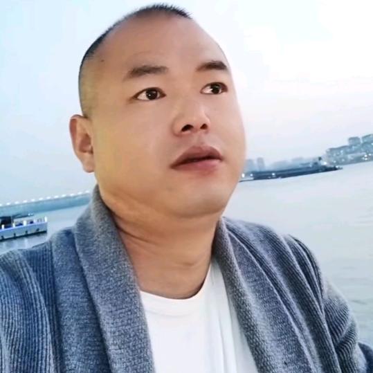 山间美景，每天晚六点十分开播