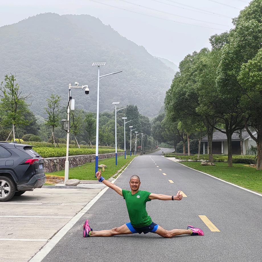 诸暨市店口明运汽车轮胎修理部，小车。