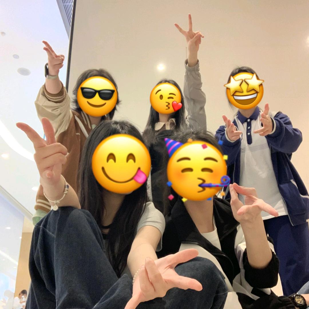 一根藤上的五朵花🌹