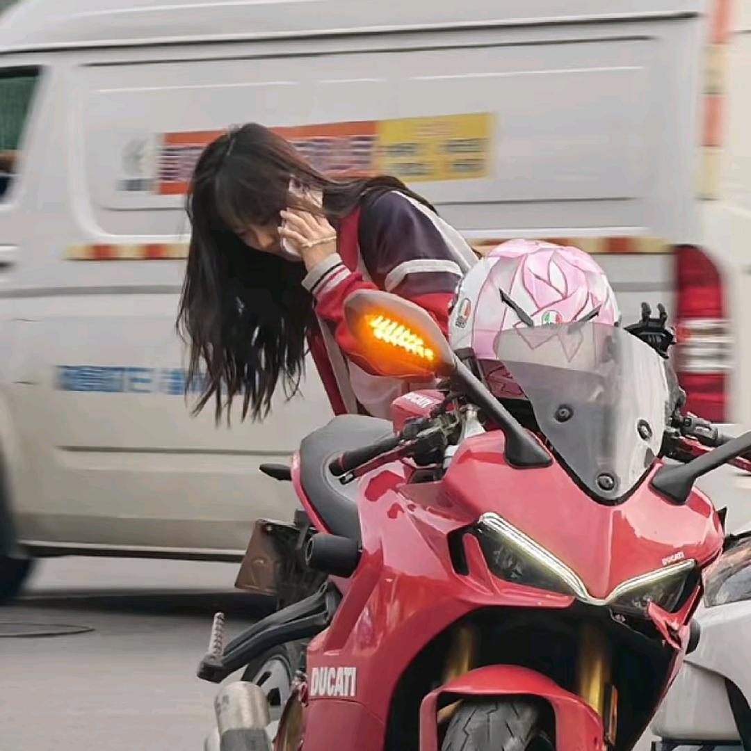 头戴三叉束发紫金冠身披兽面吞头连环铠