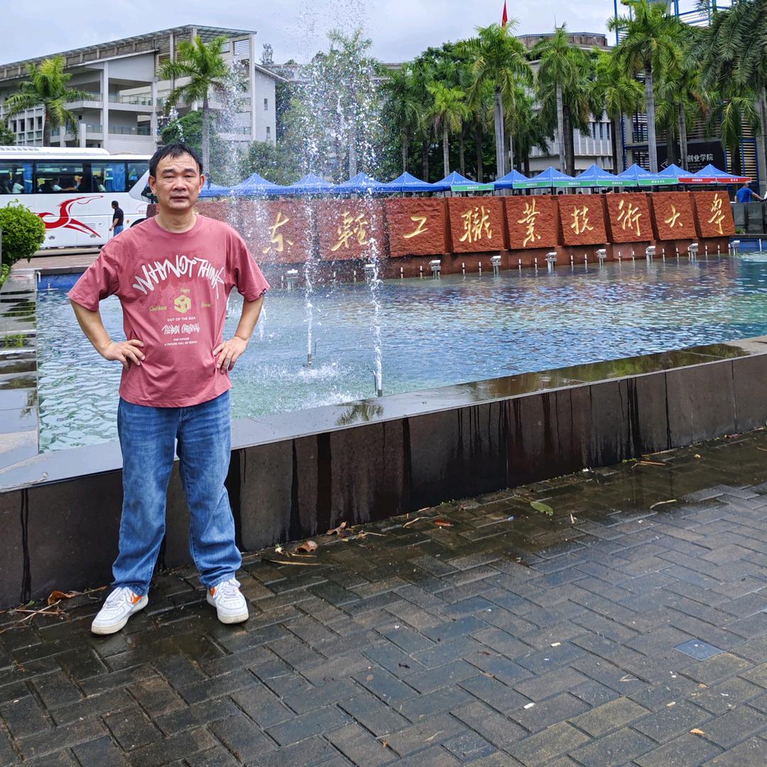 左手淡淡烟草香