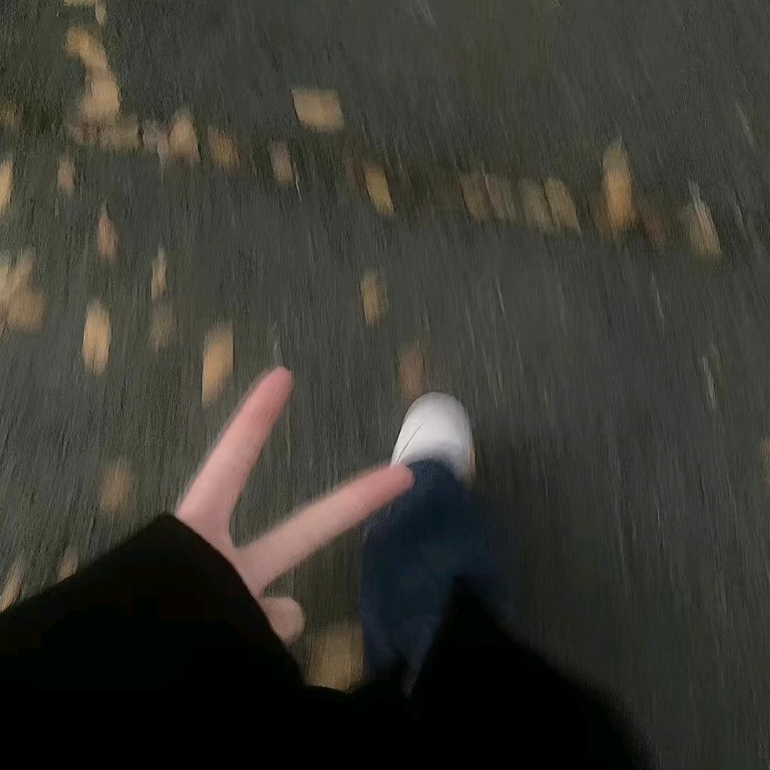 她