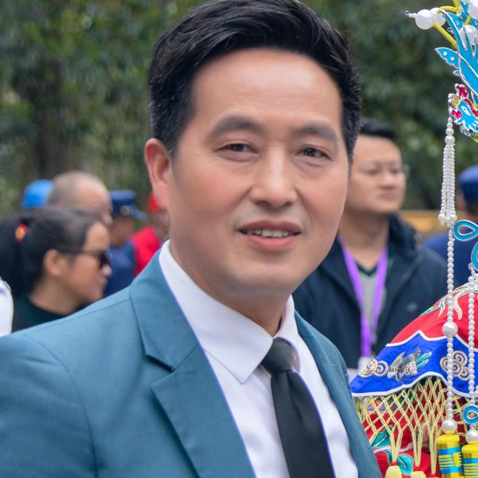 万宏