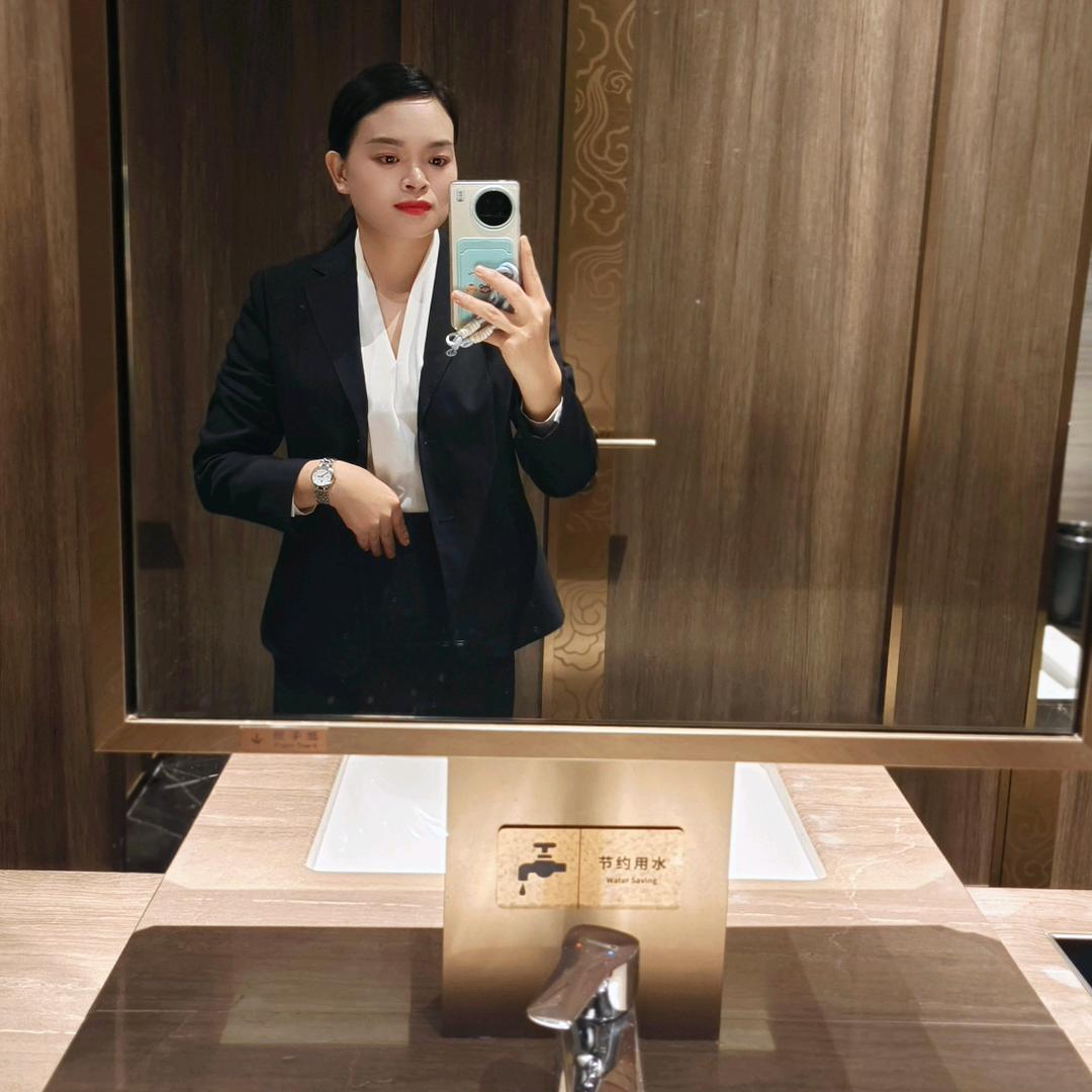 万小姐川妹子9：30