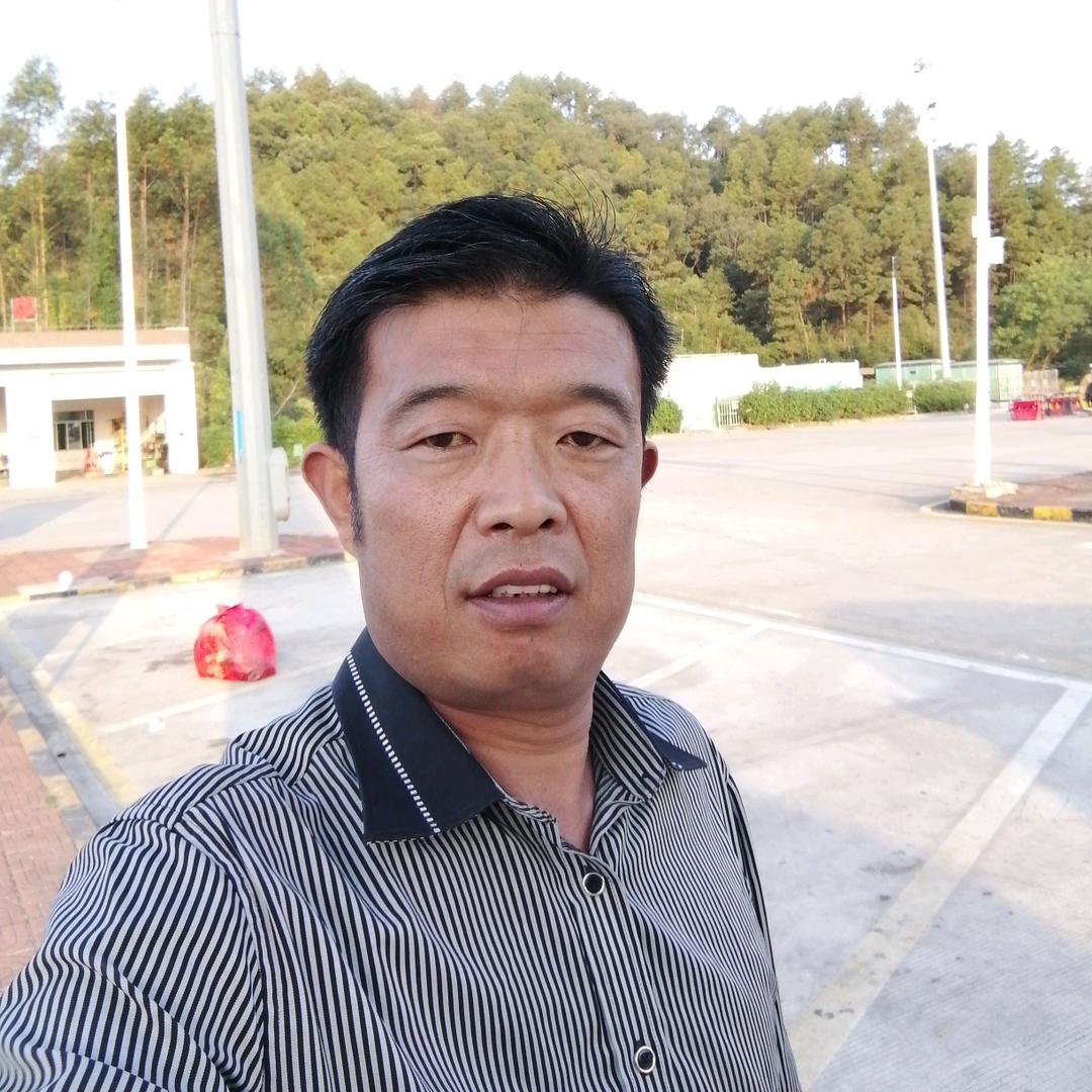 老伙计在跑车