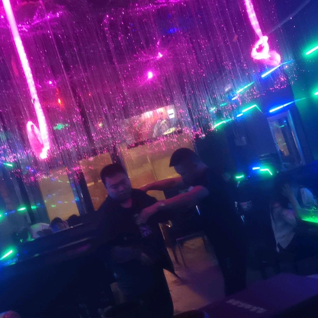 流浪地球酒馆小齐