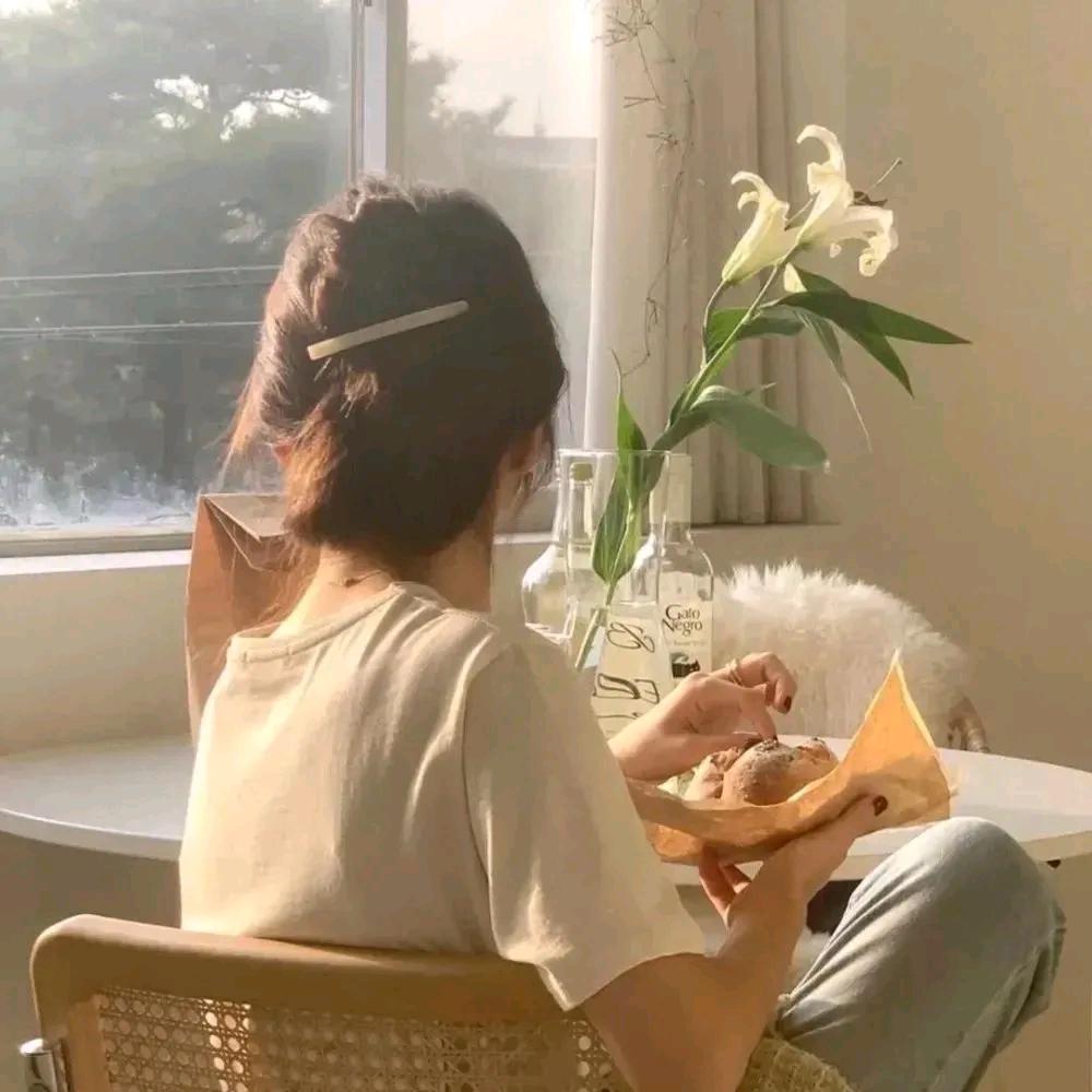 挥着翅膀的女孩