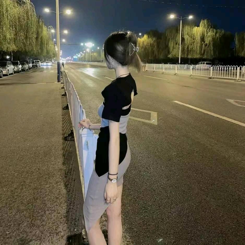 莉莉@