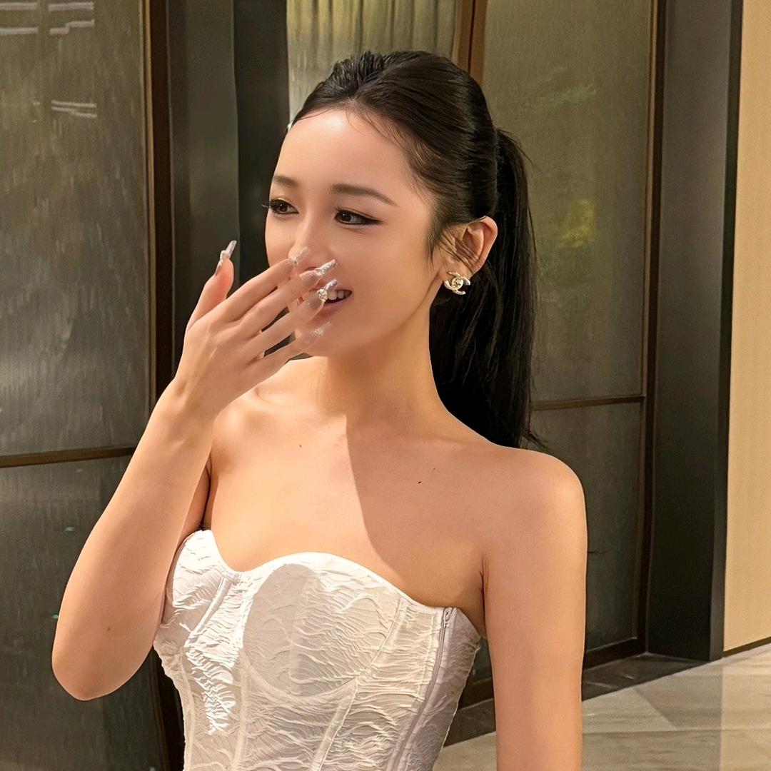 佳佳子轻身行