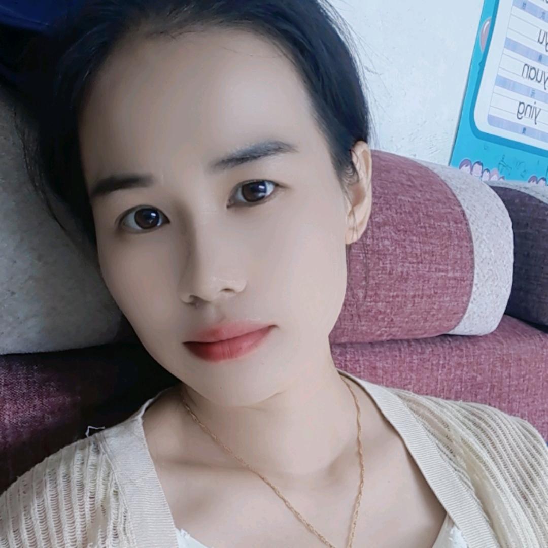 伊依格民族服装