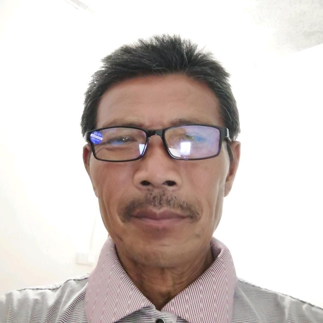 爱玩乐器的刘华