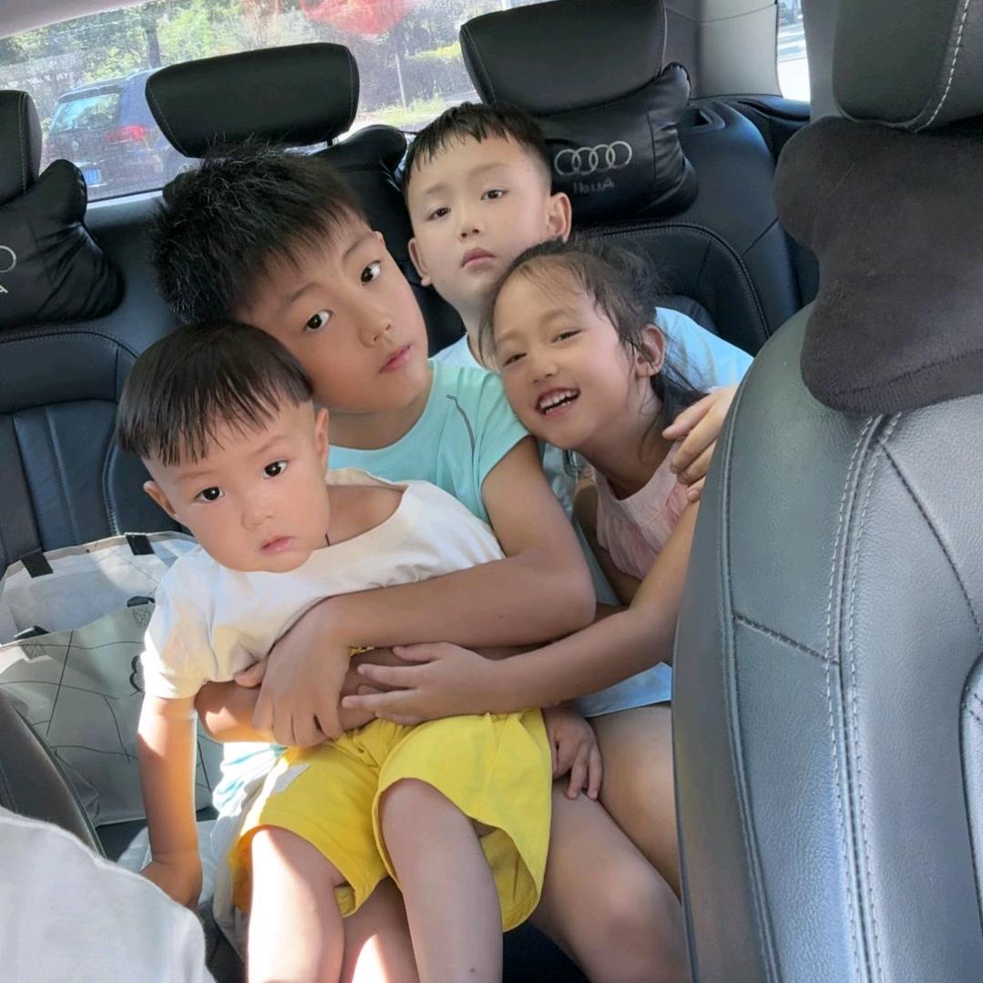 两个孙子孙女的奶奶！两个外孙的姥姥！（6